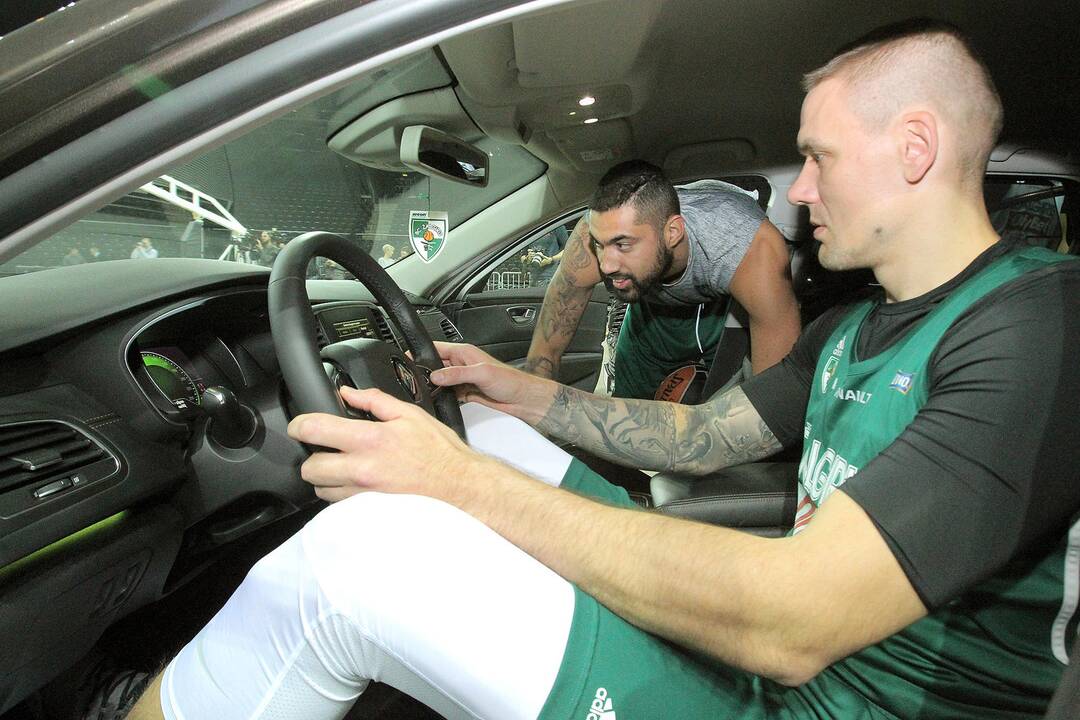 „Žalgirio“ krepšininkai bandė „Renault“ automobilius