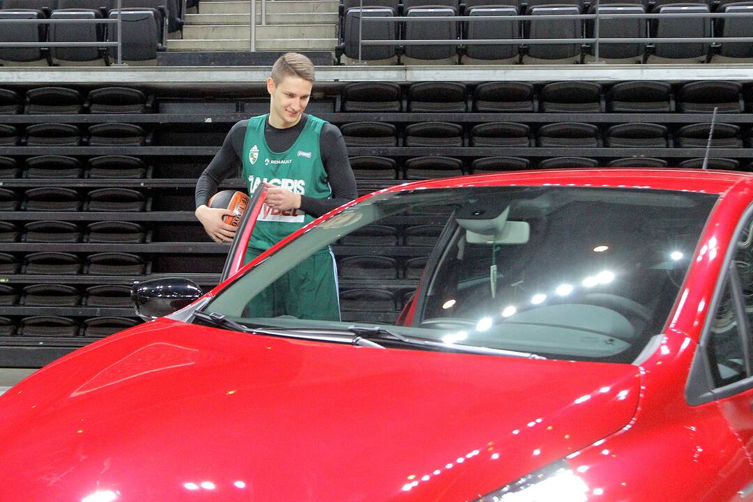 „Žalgirio“ krepšininkai bandė „Renault“ automobilius