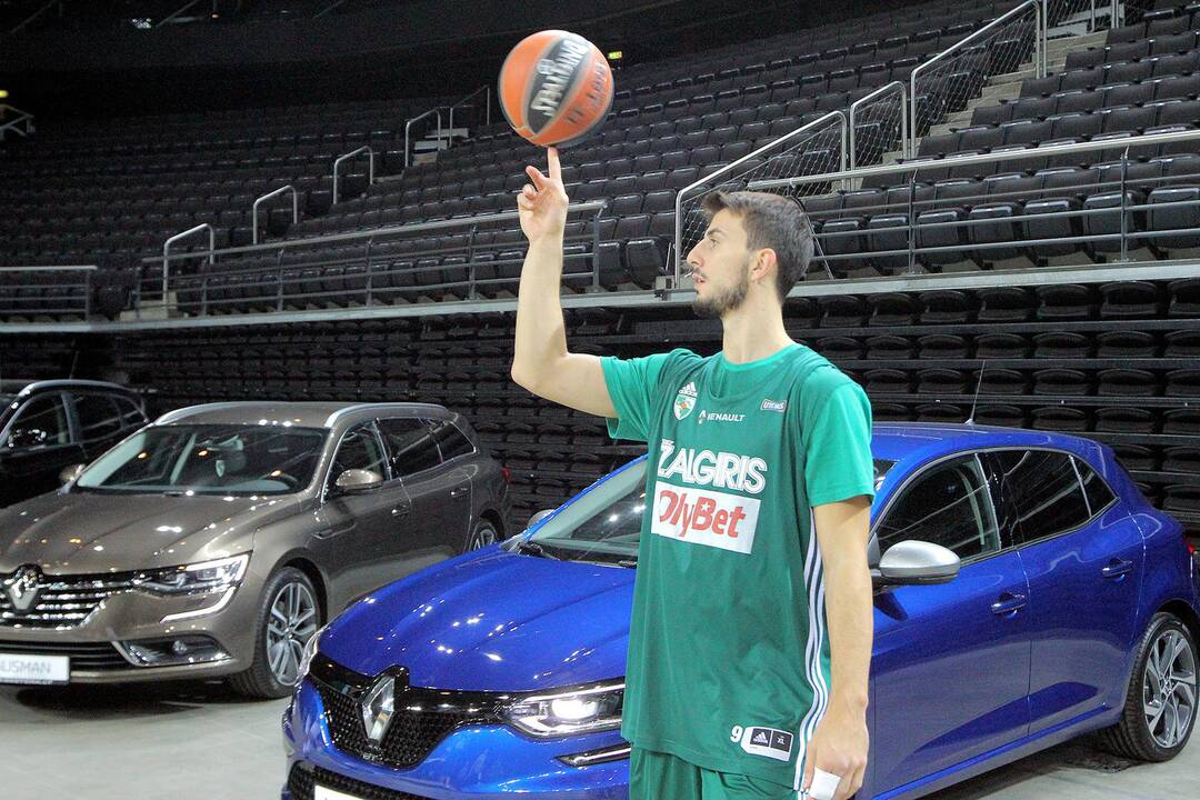 „Žalgirio“ krepšininkai bandė „Renault“ automobilius