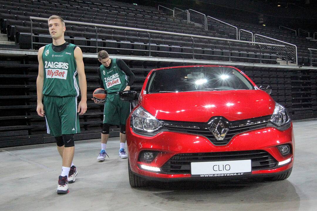 „Žalgirio“ krepšininkai bandė „Renault“ automobilius