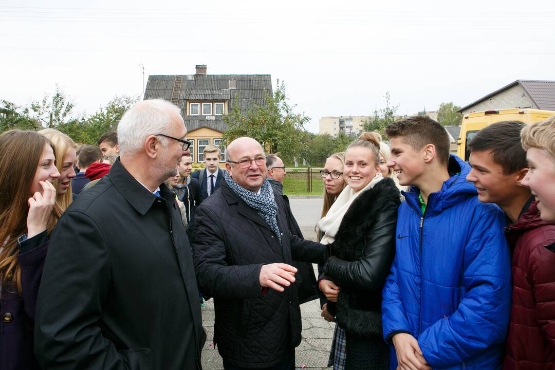 Kapsulės įkasimas Rokų gimnazijoje