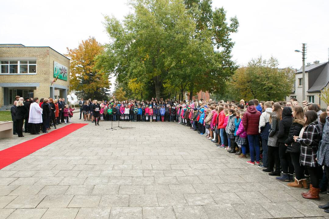 Kapsulės įkasimas Rokų gimnazijoje