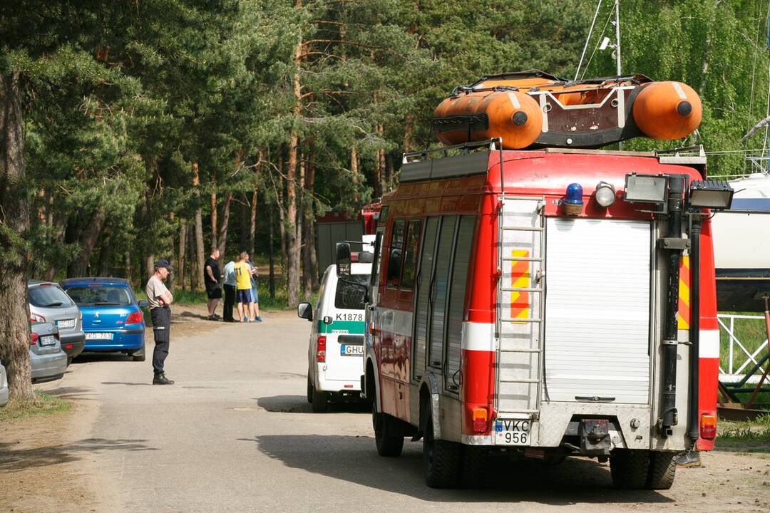 Automobilio traukimas iš Kauno marių