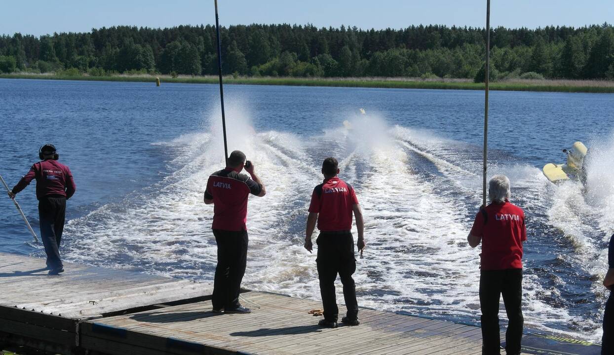 „Klaipėdos motorlaivių“ variklių gausmas nenutyla