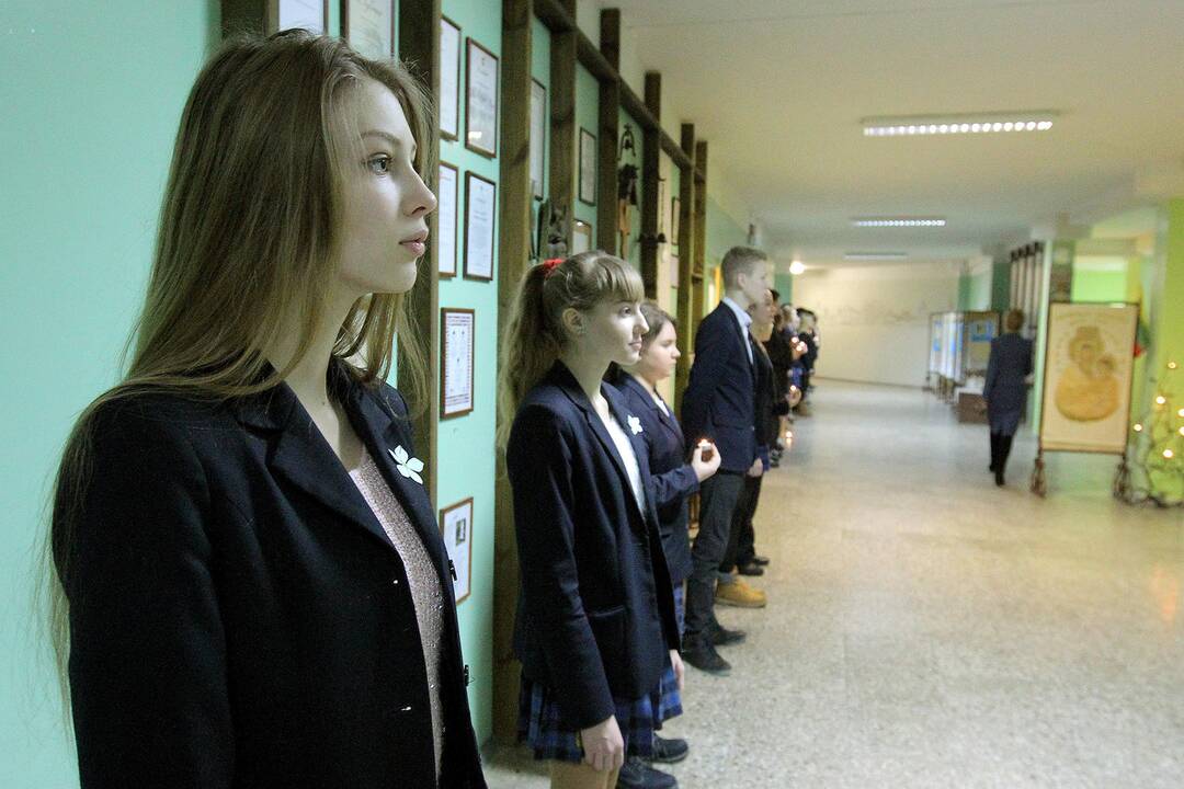 Moksleiviai mini Laisvės gynėjų dieną.