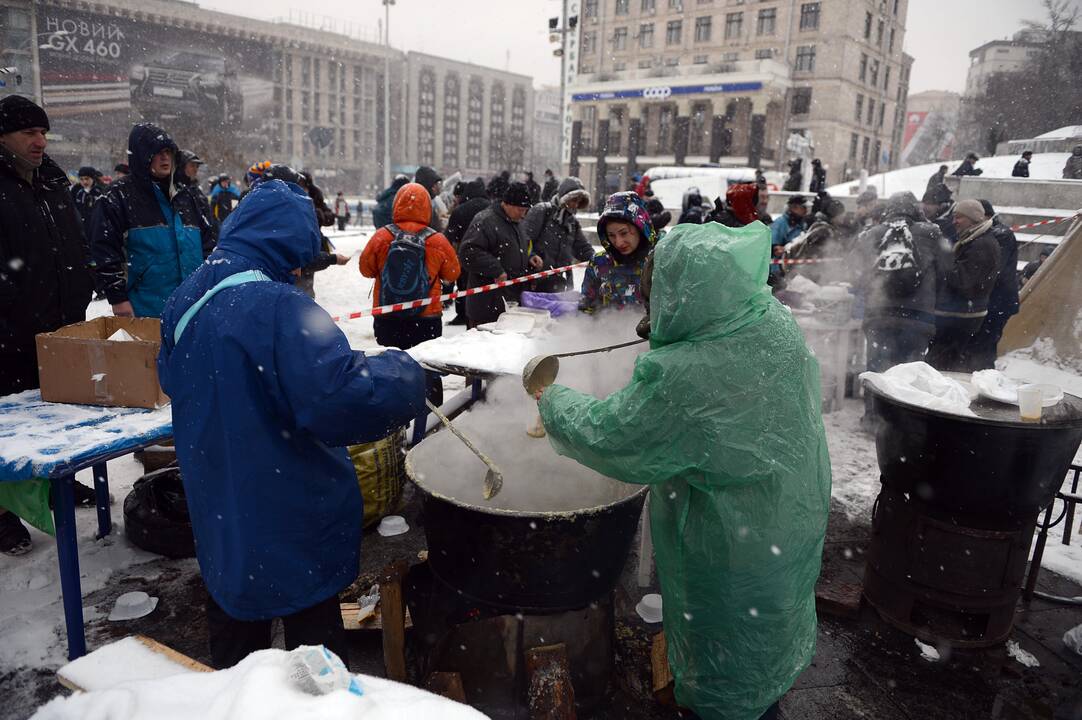 Kijeve protestuotojus ir spec. pajėgas paveikė šaltukas