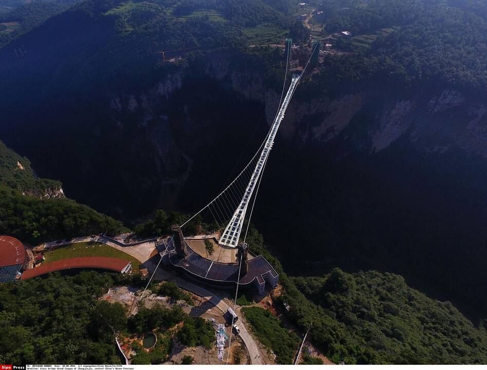 Kvapą gniaužiantis tiltas Kinijoje