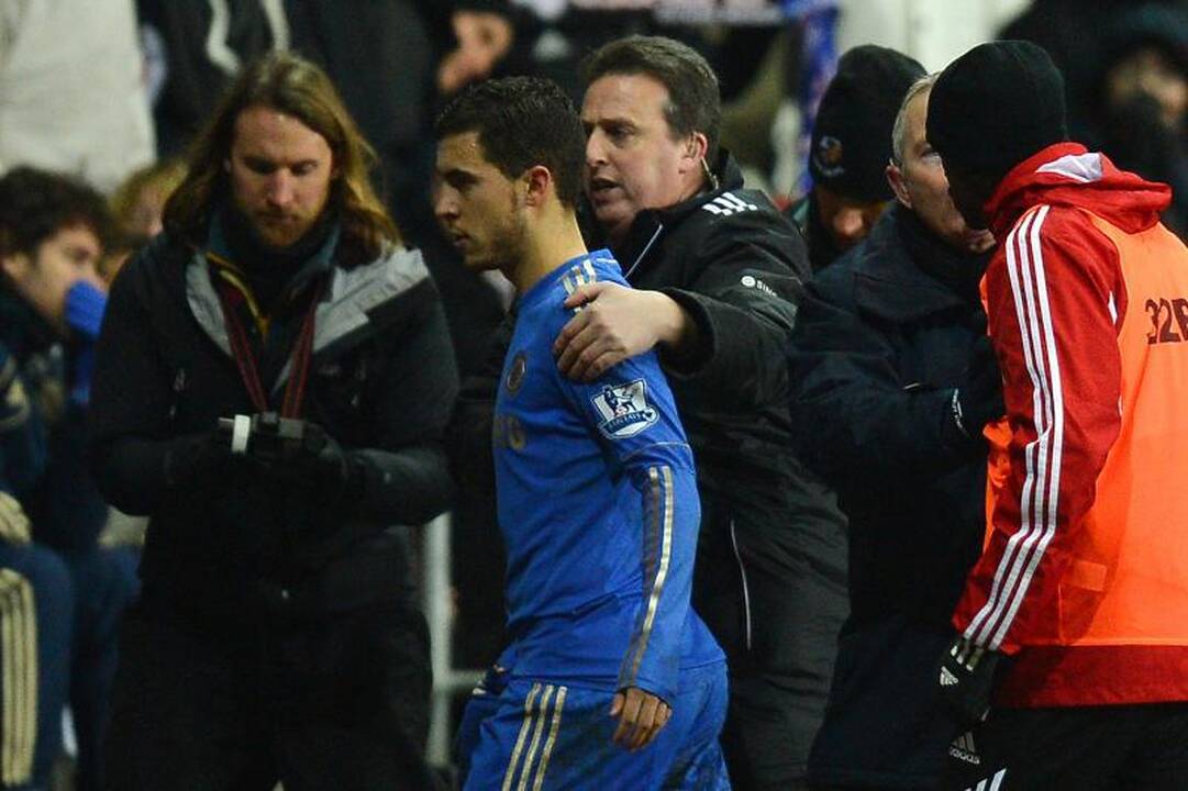 Gėda: „Chelsea“ iškrito iš Anglijos taurės, E.Hazardas spyrė berniukui