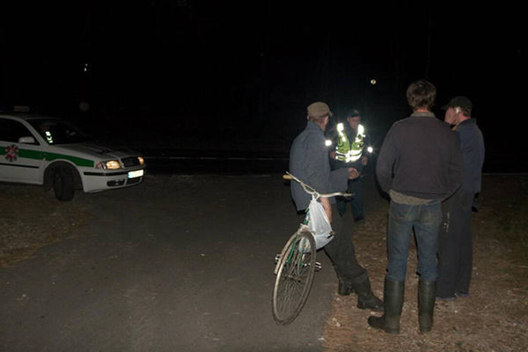 Girtas dviratininkas policininkams siūlė kyšį