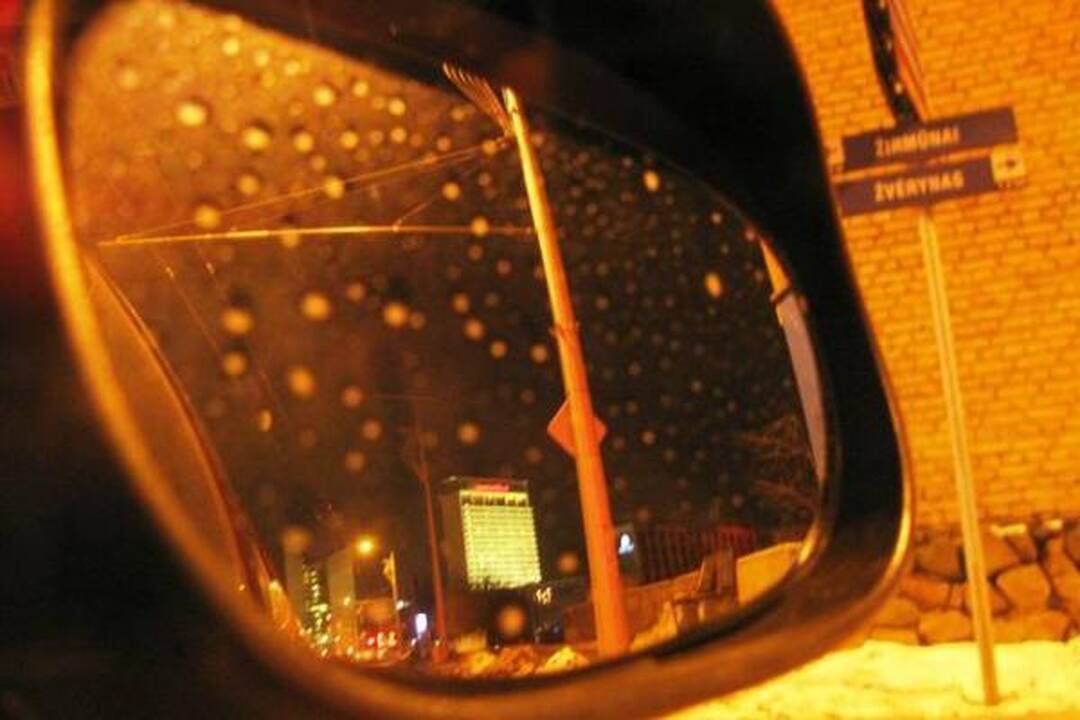 Naktį užgeso dalis Savanorių prospekto Vilniuje (papildyta)