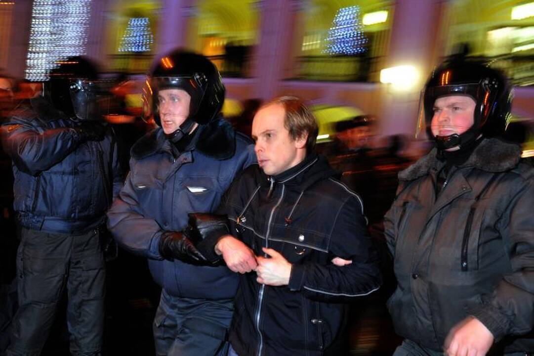 Rusijos policija suėmė šimtus demonstrantų