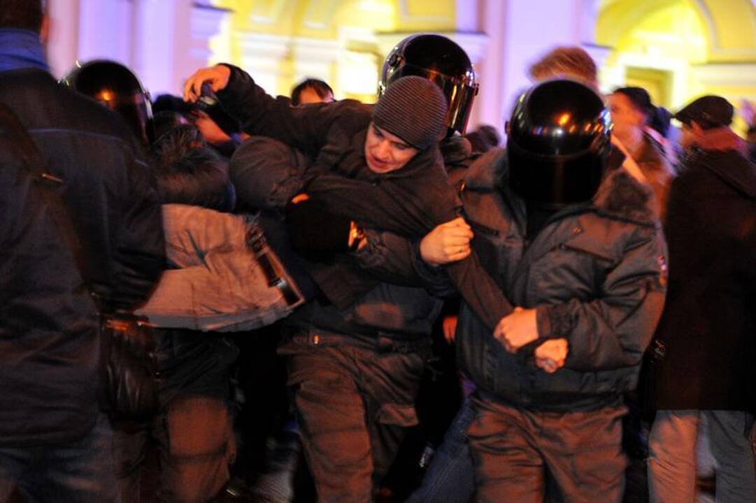 Rusijos policija suėmė šimtus demonstrantų