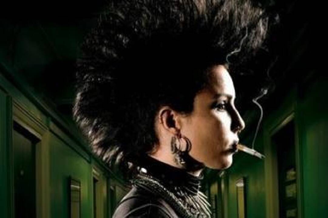 Noomi Rapace skolinosi savo vyro drabužius
