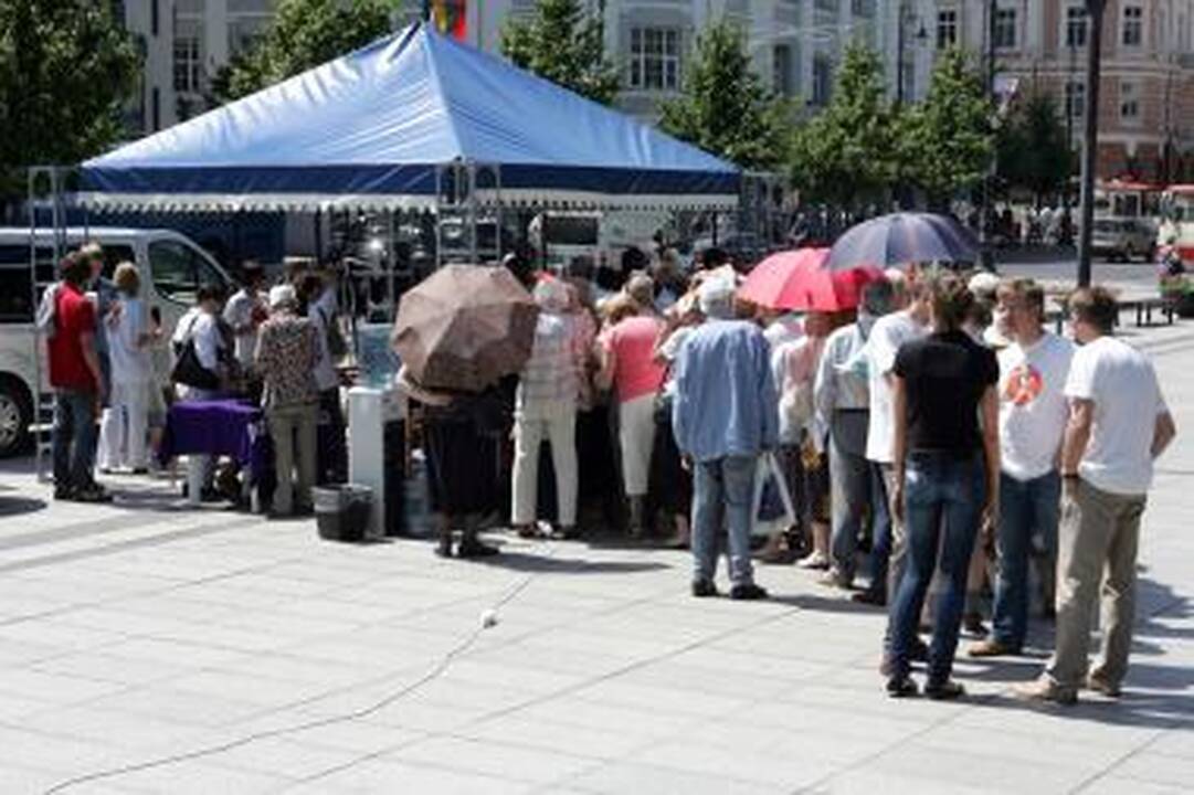 V.Kudirkos aikštėje - apgultis norinčių nemokamai pasimatuoti cholesterolio kiekį