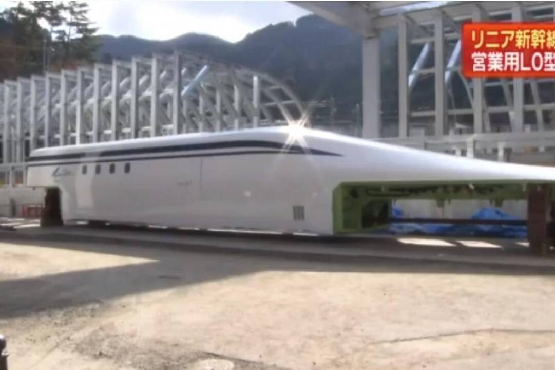 Japonijoje pristatytas 500/h greitį pasieksiantis traukinys