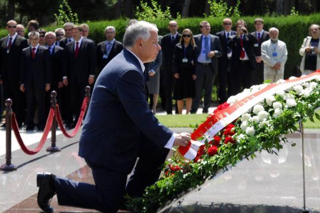 Lenkijos vidaus saugumo agentūra paėmė ekspremjero J.Kaczynskio DNR mėginį