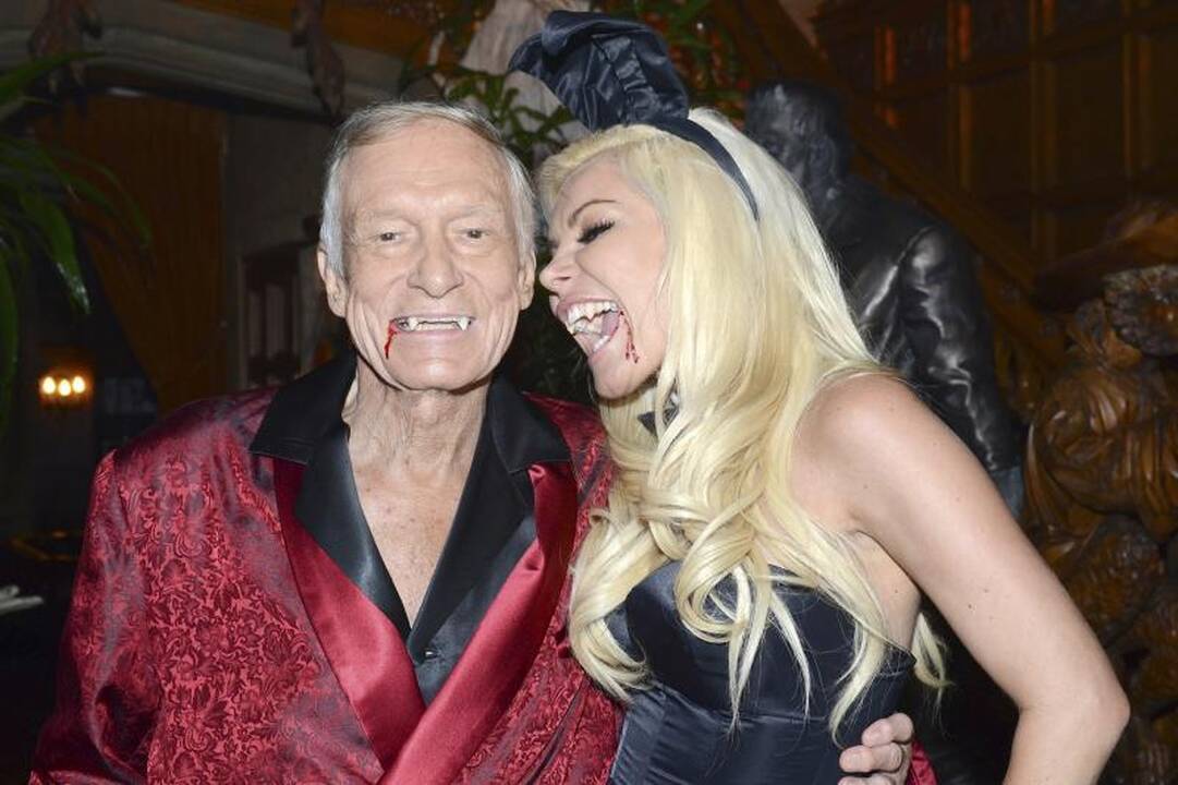 „Playboy“ vadovas Hefneris tuoksis Naujųjų metų išvakarėse