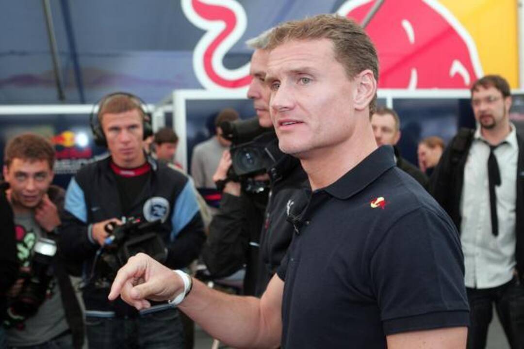 Davidas Coulthardas užvedė "Formulės 1" bolidą