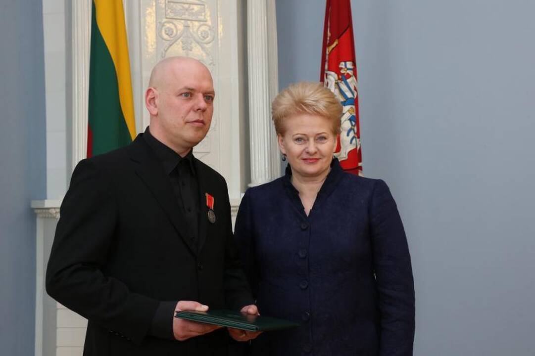 D. Grybauskaitė „Už nuopelnus Lietuvai“ medaliu apdovanojo Svarą