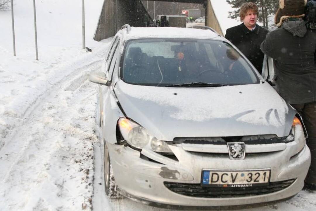 Vilniuje apvirto autobusas, 2 keleiviai išvežti į ligoninę (papildyta)
