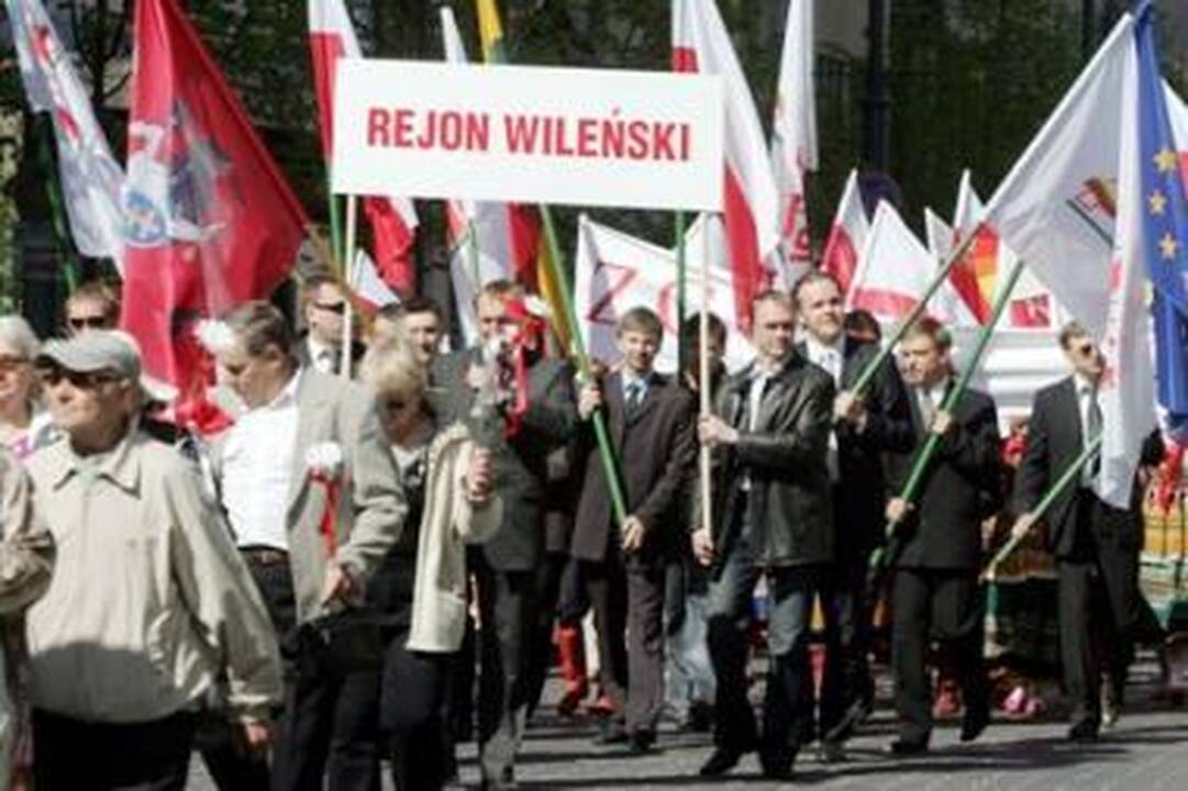 Lenkai dėl pavardžių rašymo nežada nurimti