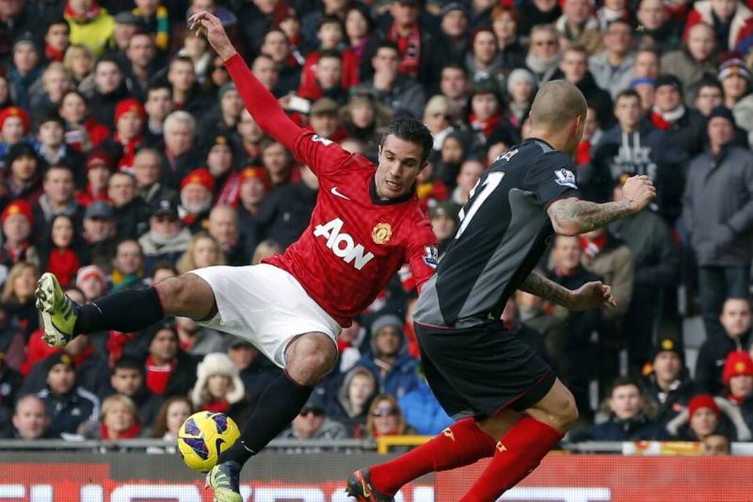 R. Van Persie galės žaisti atsakomajame Čempionų lygos mače