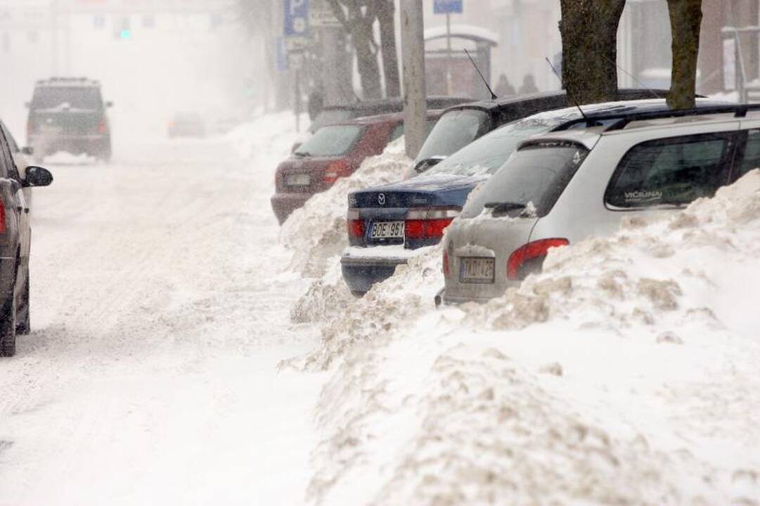 Viena didžiausių problemų žiemą – pastatyti automobilį