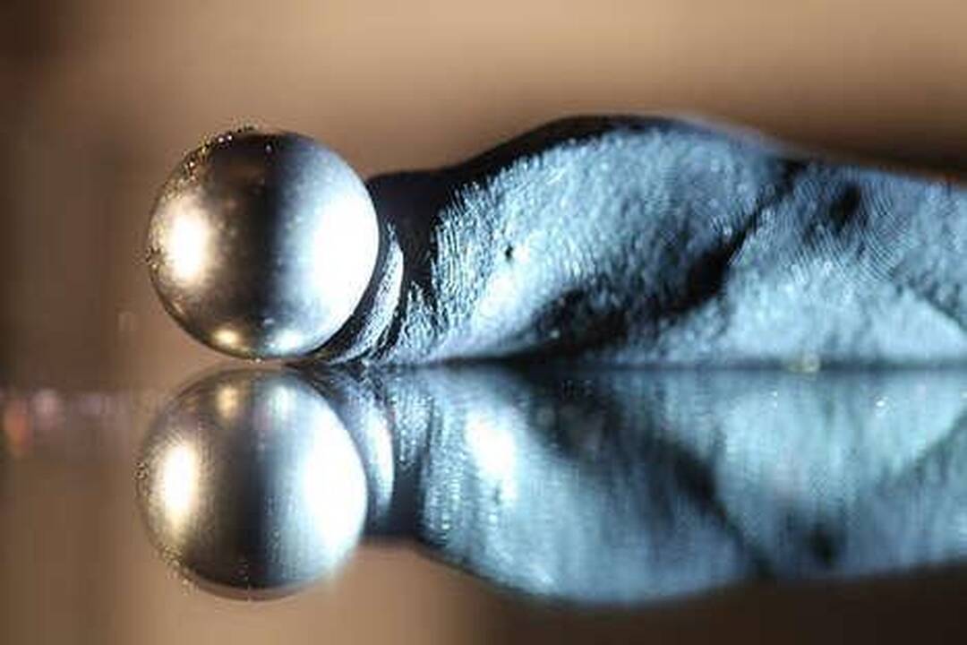 Magnetinis gelis „suvirškina“ viską, kas pasipainioja jo kelyje
