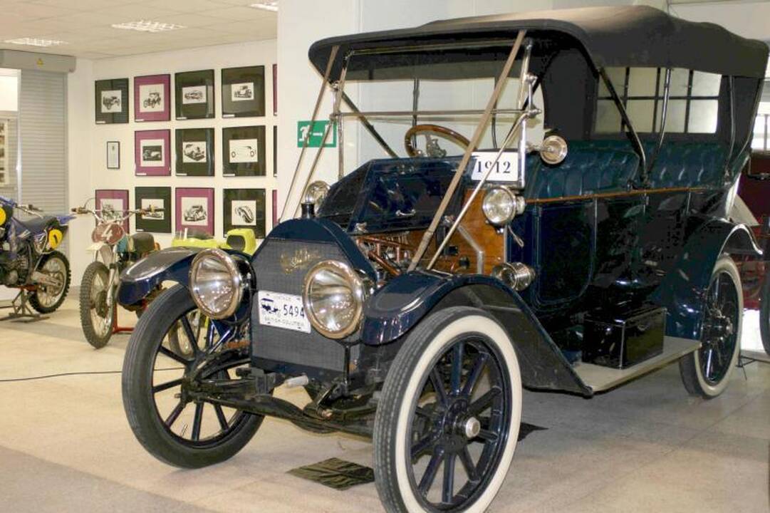 Legendinis „Cadillac“: meno ir mokslo simbolis
