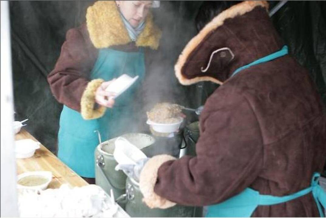 Klaipėdos Teatro aikštėje - tradicinė žvejų žuvienė