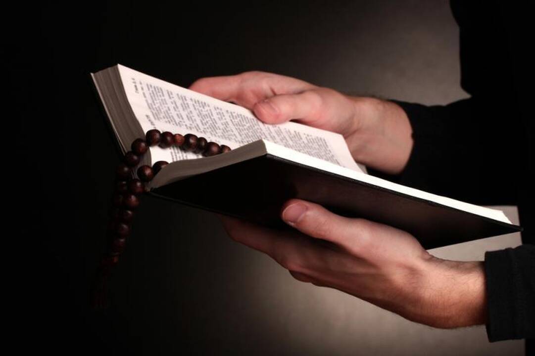 Amerikietė metus gyveno pagal Biblijos standartus moterims