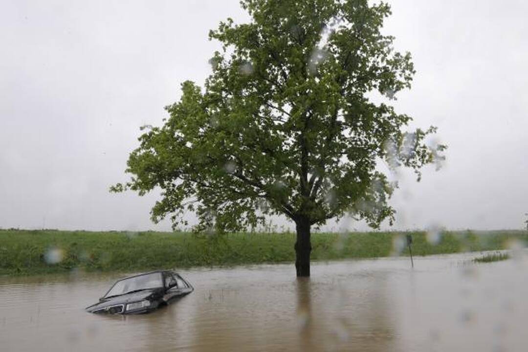 Lenkijoje vandens stichija nusinešė devynias aukas 