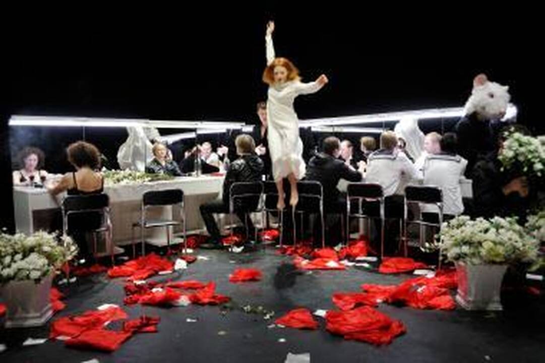 Ūkio banko teatro arenos balandis – pavasariškai aktyvus