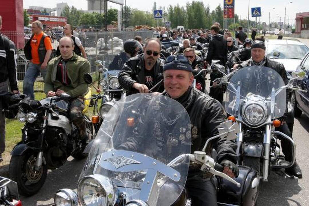 Baikerių festivalyje - varžybos ir striptizas
