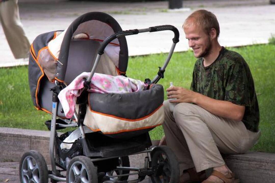Kaune gimsta daugiau kūdikių, miršta mažiau žmonių