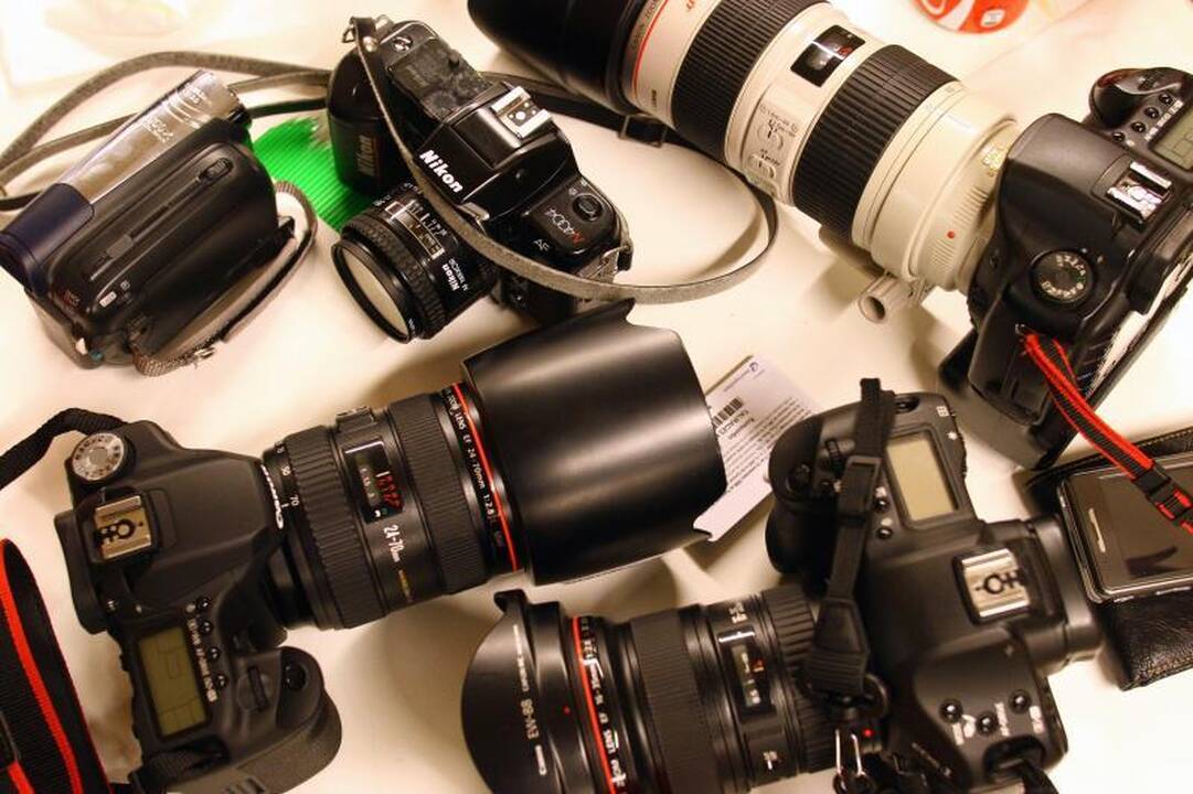 „Canon“ ruošia kompaktiškus fotoaparatus su keičiama optika
