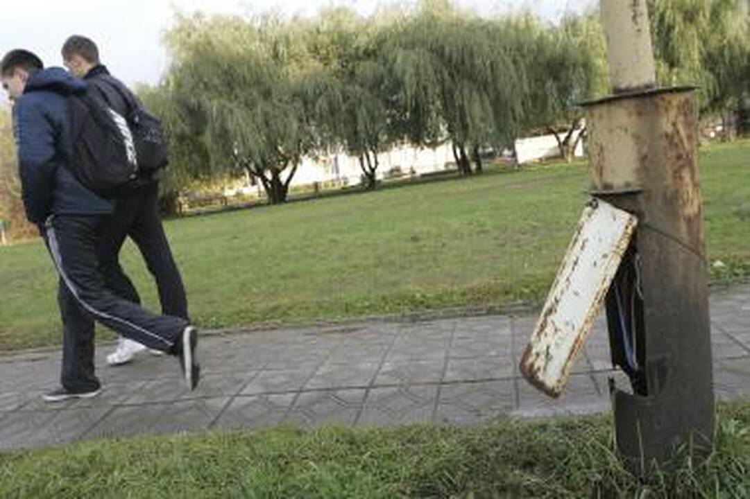 Šilainiuose prie mokyklos styro laidai