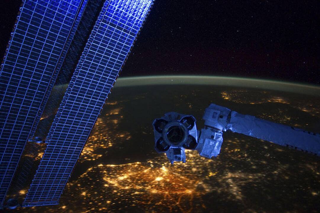 Rusijos kosmonautai užbaigė išėjimą į atvirą kosmosą