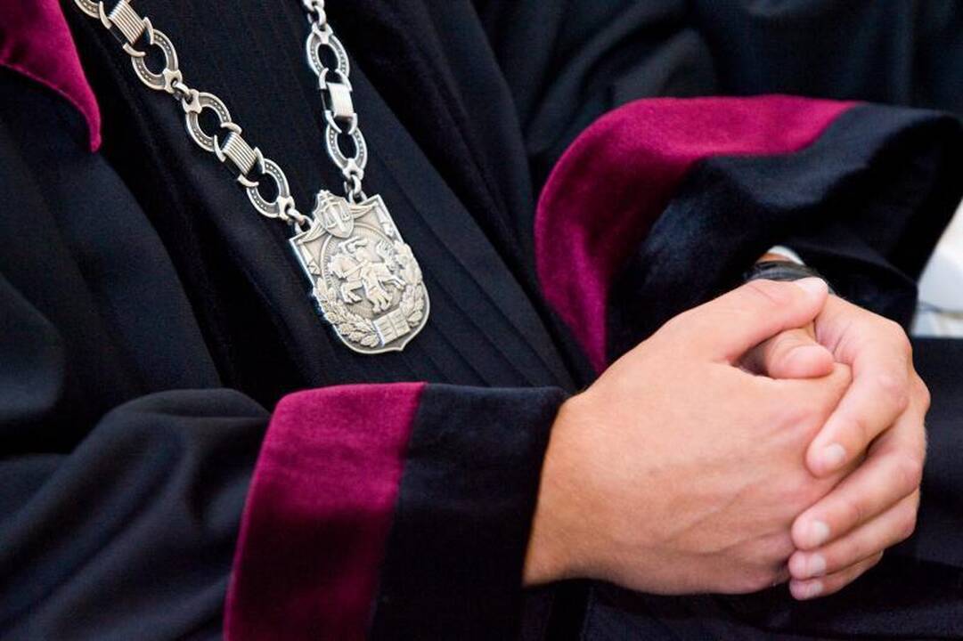 Teisme – byla dėl skelbimo dirbti moteriškų drabužių parduotuvėje