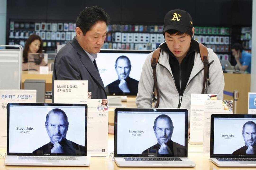 Apie Steve'ą Jobsą: B.Obama, B.Gatesas, M.Zuckerbergas
