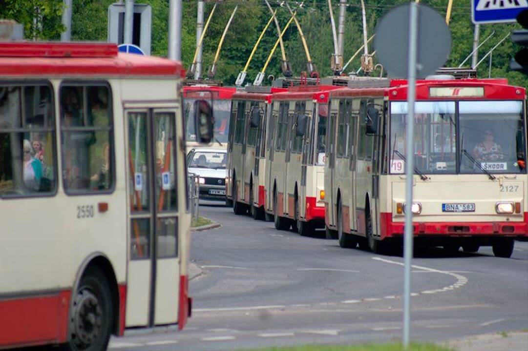Vilniuje valandą buvo paralyžiuotas troleibusų eismas
