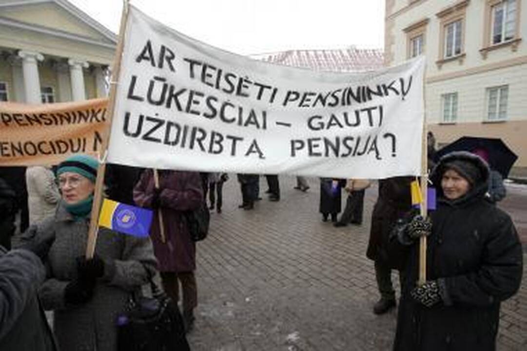 Premjeras žada, kad pensijos kitąmet bus atkurtos