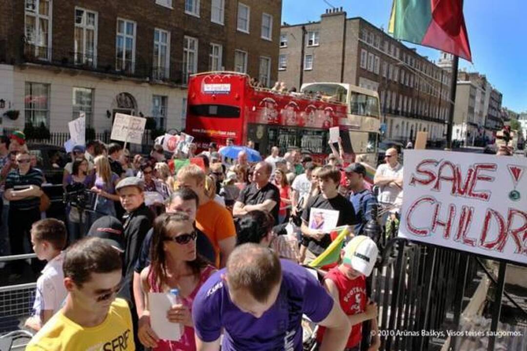 Londono ir Dublino lietuviai dar kartą pareiškė savo nuomonę dėl D.Kedžio dukters (papildyta)