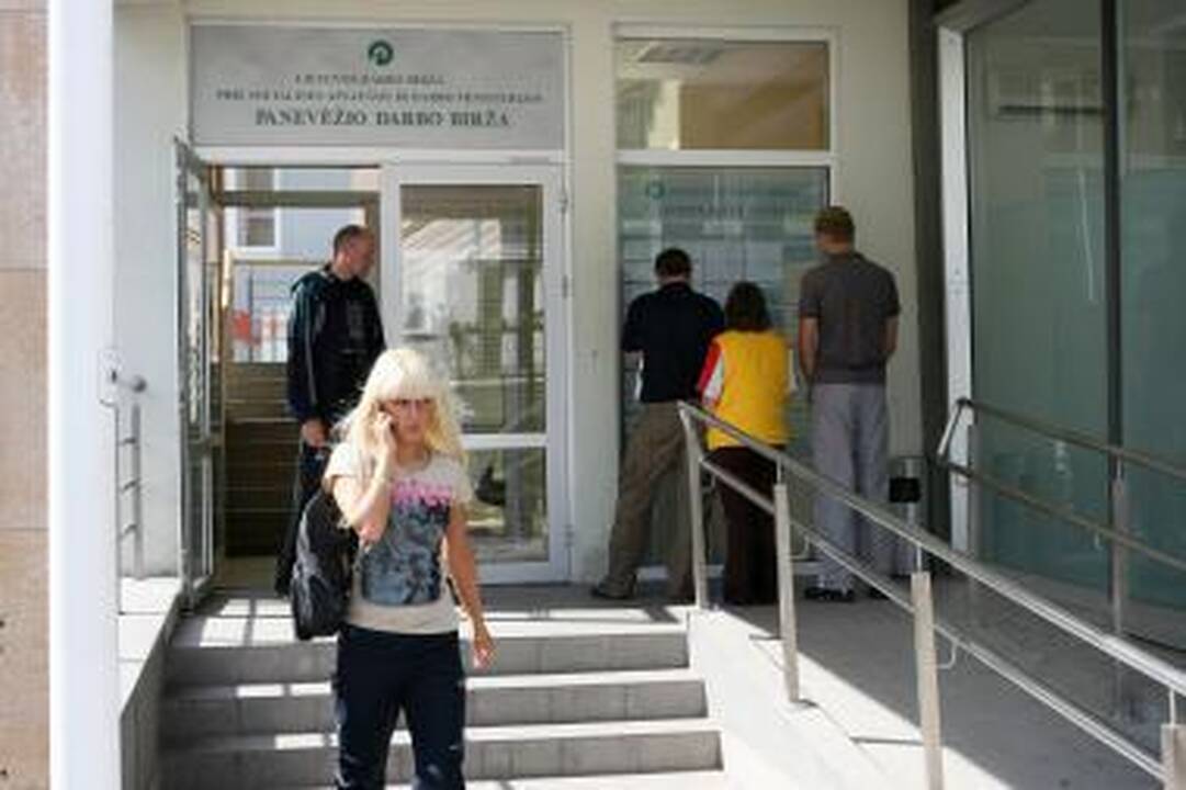 Dirbti atsisako tik 4 proc. bedarbių