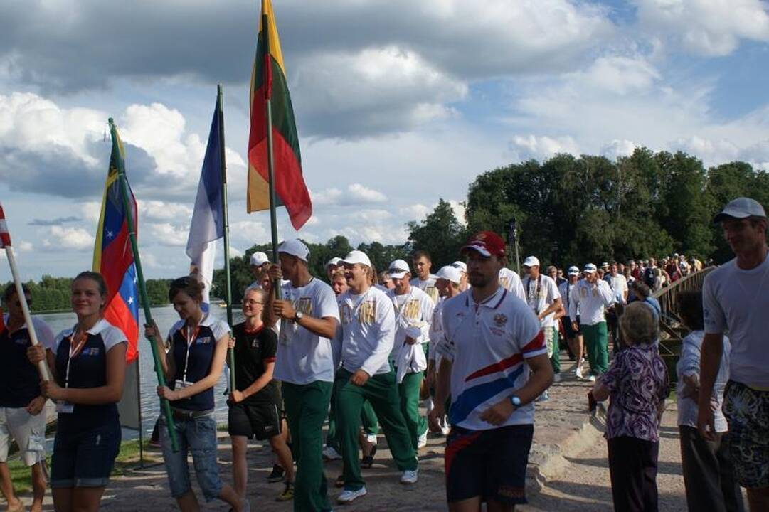Pajėgiausi jaunieji pasaulio irkluotojai pradėjo kovas Trakuose