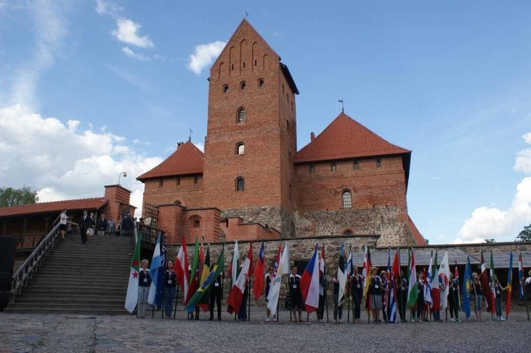Pajėgiausi jaunieji pasaulio irkluotojai pradėjo kovas Trakuose