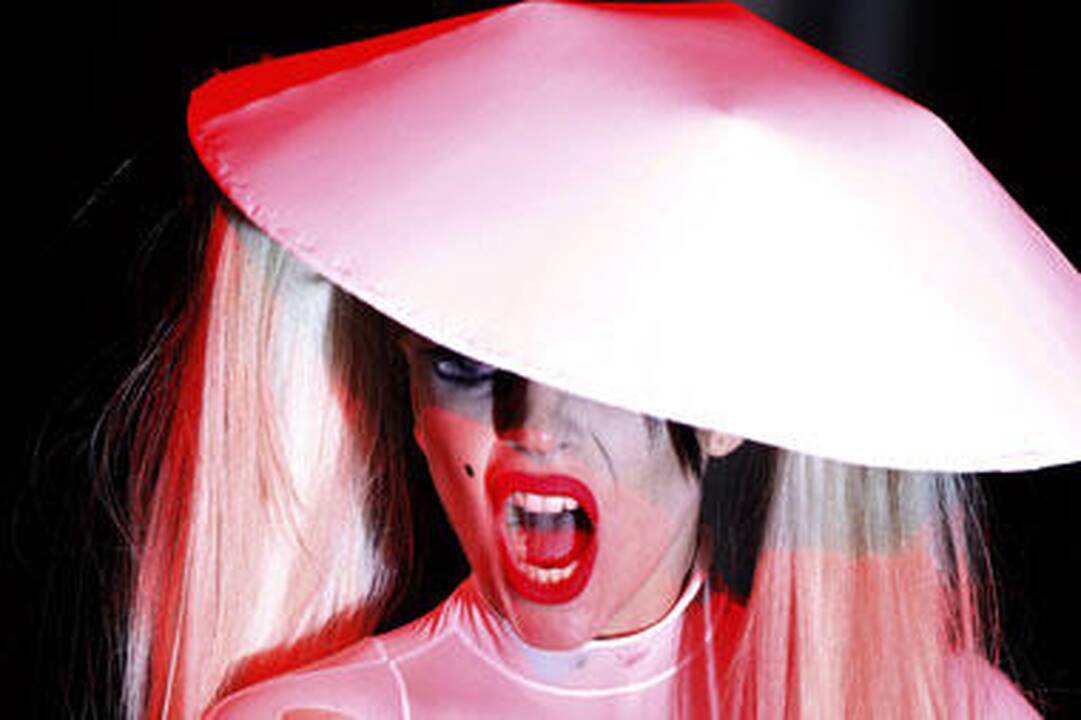 Japonijos skausmui neliko abejinga ir Lady Gaga (foto)