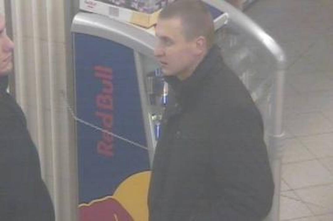 Ieškomi jaunuoliai, bandę atsiskaityti svetima mokėjimo kortele