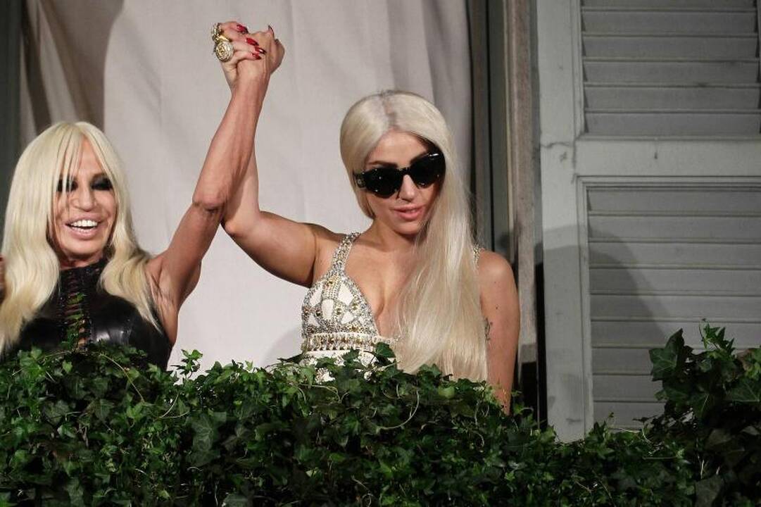Lady Gaga ir vėl trumpam tapo blondine (foto)