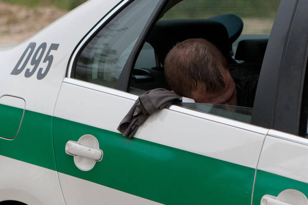 Po visą savaitgalį vykusių gaudynių vairuotojas įkliuvo girtas